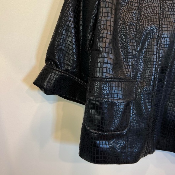 Chic Faux Crocodile Jacket Black size Small - Picture 3 of 4